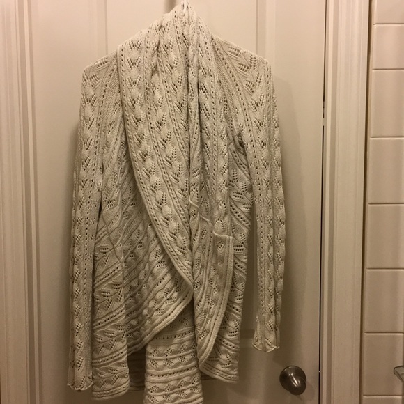 CAbi Sweaters - Cabi sweater